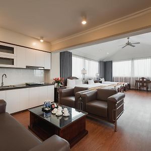 Junior Suite Family Room